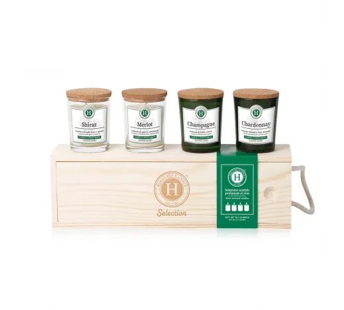 Деревянная коробочка с 4 ароматическими свечами на основе чистого натурального соевого воска. Вино